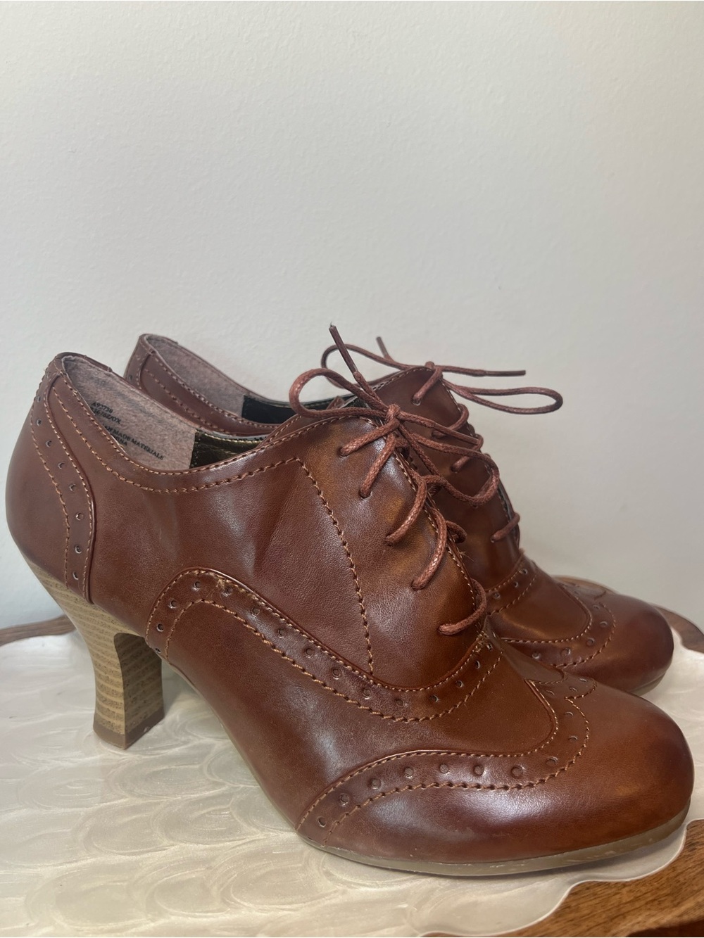 Rialto Brown Wingtip Oxford Heels Lace Up Booties Dark Academia Size 9
